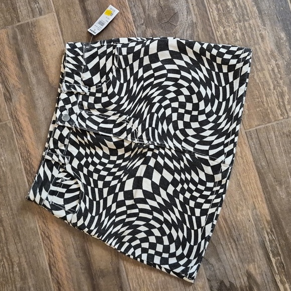 RSQ Black & Ivory Checkered Swirl Denim Mini Skirt, XS - Picture 4 of 16
